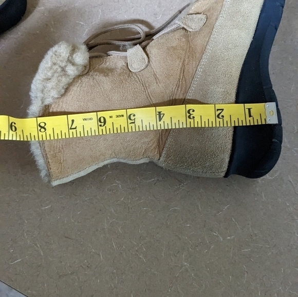 Maxine of Canada lace up boots Size 9.5 GUC - Picture 4 of 6